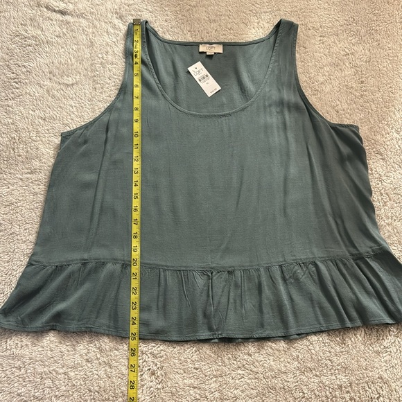 🆕 Loft Peplum Tank - Picture 2 of 6